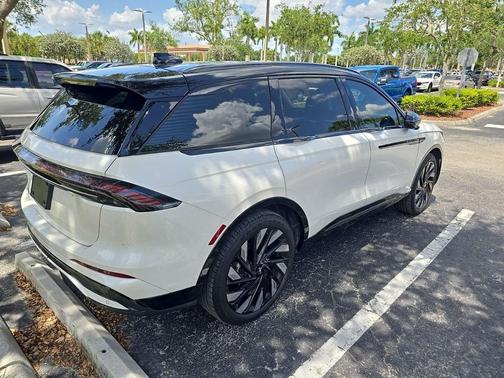 WHITE PLATINUM MET 3C 2025 Lincoln Nautilus Reserve