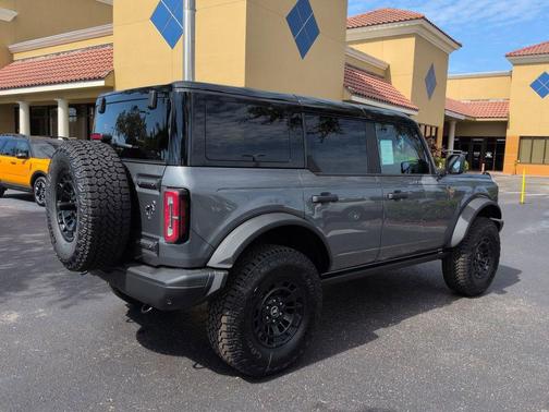 Carbonized Gray Metallic 2026 Ford Bronco Badlands