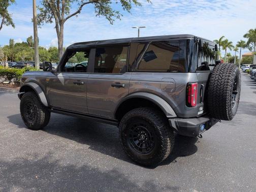 Carbonized Gray Metallic 2026 Ford Bronco Badlands