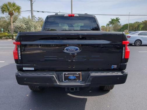 AGATE BLACK METALLIC 2023 Ford F-150 Lightning XLT