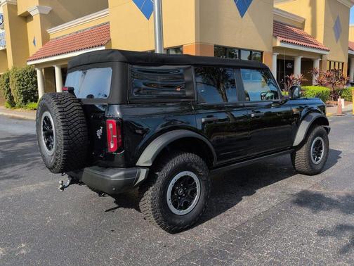 SHADOW BLACK 2022 Ford Bronco Badlands