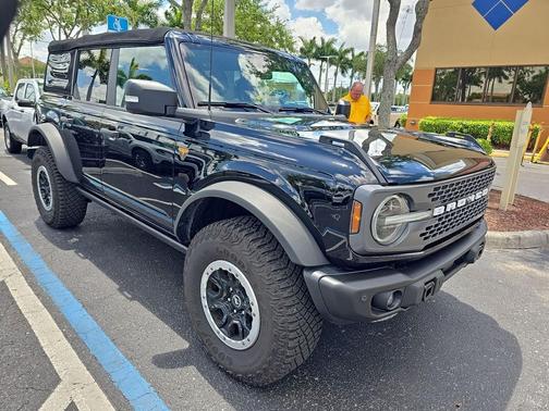 SHADOW BLACK 2022 Ford Bronco Badlands