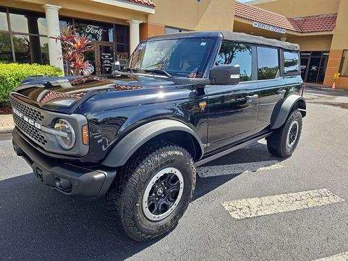 SHADOW BLACK 2022 Ford Bronco Badlands