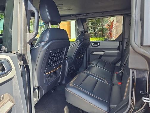 SHADOW BLACK 2022 Ford Bronco Badlands
