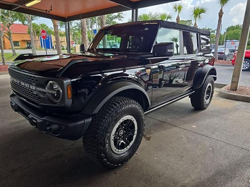 SHADOW BLACK 2022 Ford Bronco Badlands