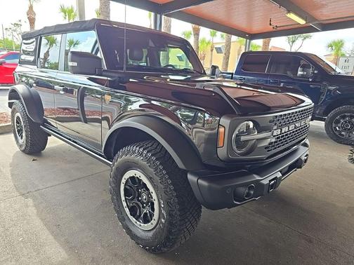 SHADOW BLACK 2022 Ford Bronco Badlands