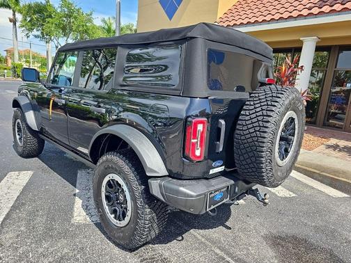 SHADOW BLACK 2022 Ford Bronco Badlands