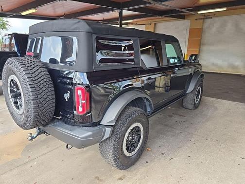 SHADOW BLACK 2022 Ford Bronco Badlands