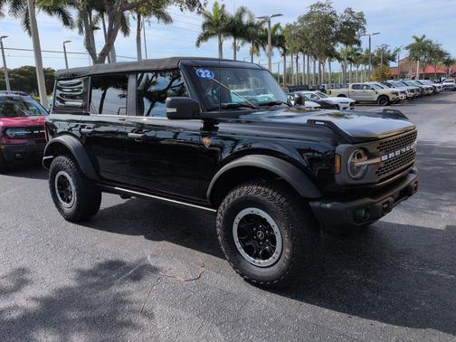 SHADOW BLACK 2022 Ford Bronco Badlands