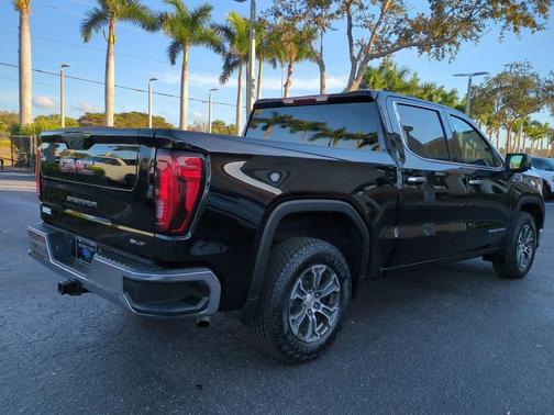 2024 GMC Sierra 1500 SLT