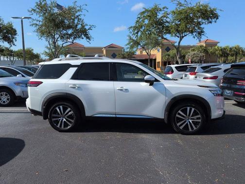 Everest White Pearl Tricoat 2025 Nissan Pathfinder Platinum FWD