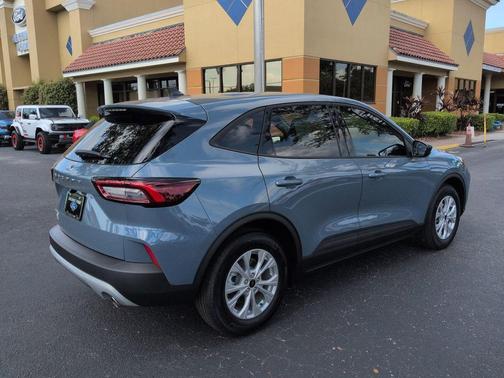 VAPOR BLUE METALLIC 2026 Ford Escape Active