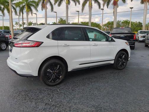 2023 Ford Edge SE