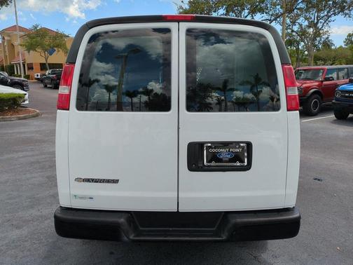 2022 Chevrolet Express 2500 RWD 2500 Regular Wheelbase WT