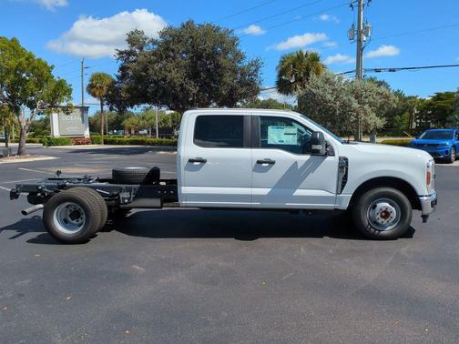 OXFORD WHITE 2026 Ford F-350 XL