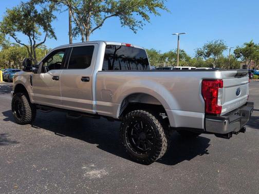 INGOT SILVER METALLIC 2017 Ford F-250 XLT
