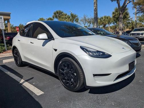 2022 Tesla Model Y Long Range Dual Motor All-Wheel Drive