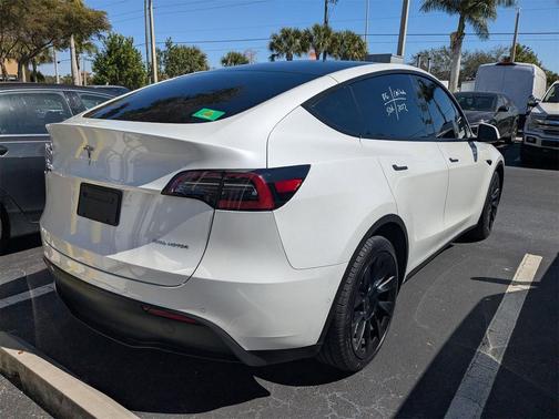 2022 Tesla Model Y Long Range Dual Motor All-Wheel Drive