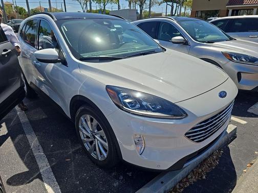 STAR WHITE METALLIC TRI-COAT 2021 Ford Escape Titanium