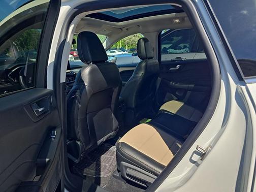 STAR WHITE METALLIC TRI-COAT 2021 Ford Escape Titanium