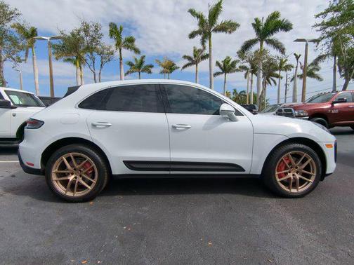 2022 Porsche Macan Base