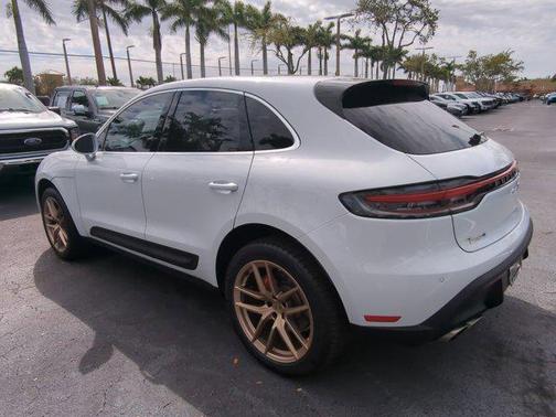 2022 Porsche Macan Base