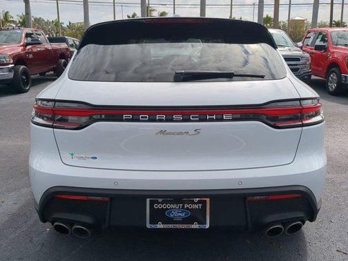 2022 Porsche Macan Base