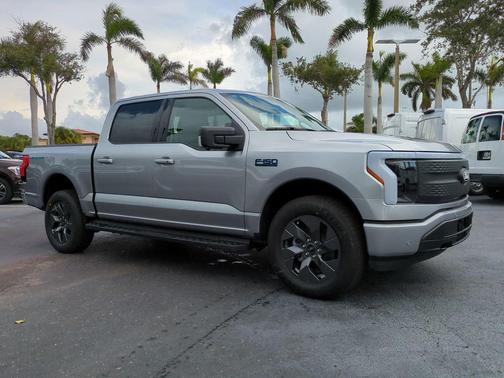 2025 Ford F-150 Lightning Flash