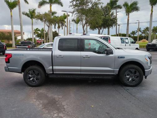 2025 Ford F-150 Lightning Flash