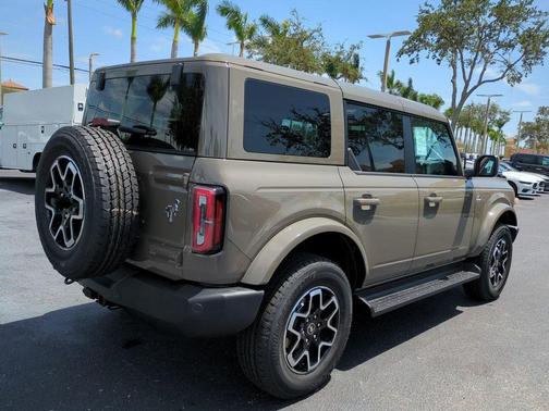 2025 Ford Bronco Outer Banks