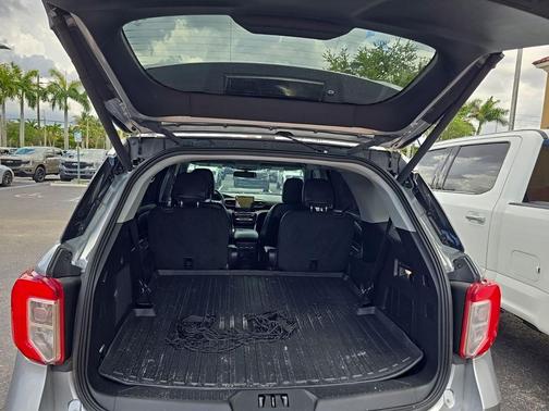ICONIC SILVER METALLIC 2024 Ford Explorer Limited