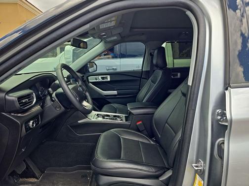 ICONIC SILVER METALLIC 2024 Ford Explorer Limited