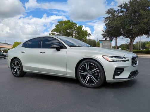 2019 Volvo S60 T5 R-Design