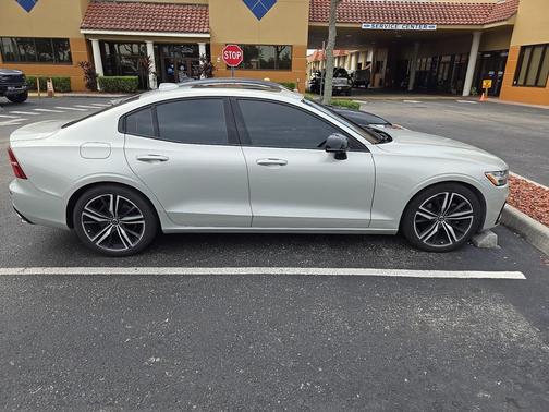 2019 Volvo S60 T5 R-Design