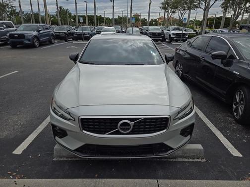 2019 Volvo S60 T5 R-Design