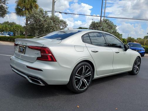2019 Volvo S60 T5 R-Design