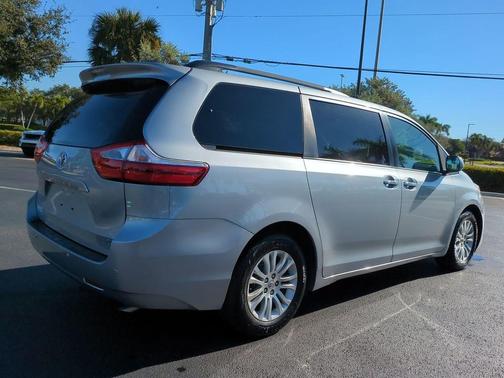 2015 Toyota Sienna XLE