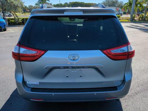 2015 Toyota Sienna XLE