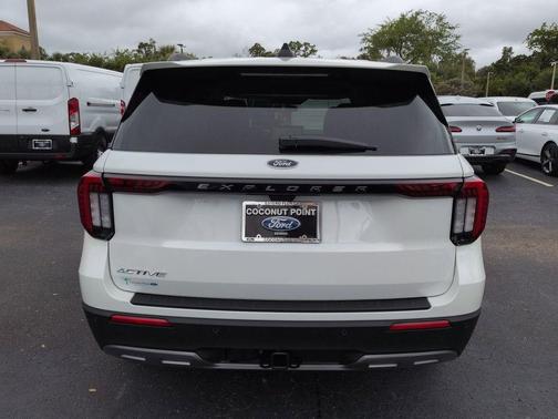 Star White Metallic Tri-Coat 2026 Ford Explorer Active