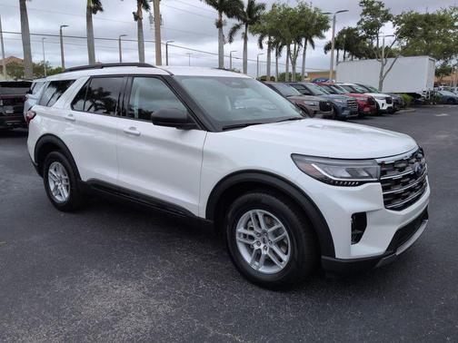 Star White Metallic Tri-Coat 2026 Ford Explorer Active