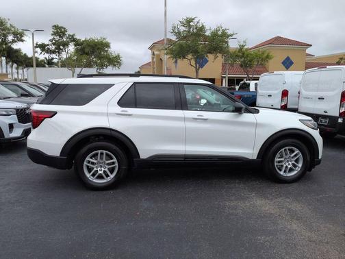 Star White Metallic Tri-Coat 2026 Ford Explorer Active