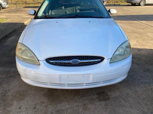 2002 Ford Taurus SE