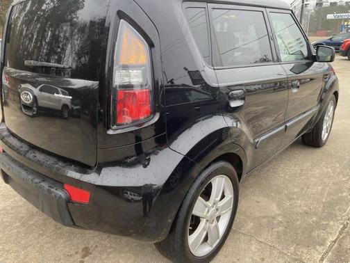 2010 Kia Soul +
