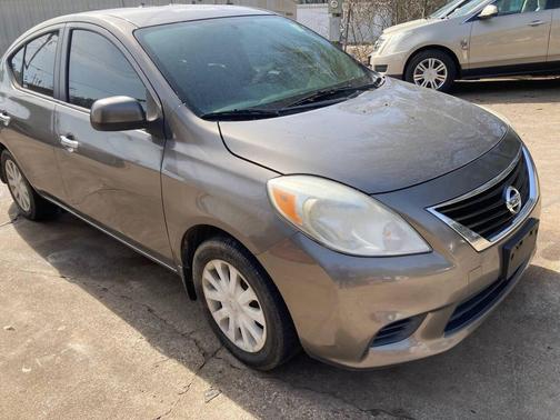 2013 Nissan Versa 1.6 S
