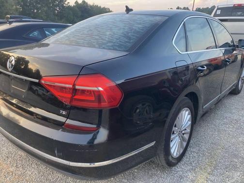 2016 Volkswagen Passat 1.8T SE w/Technology