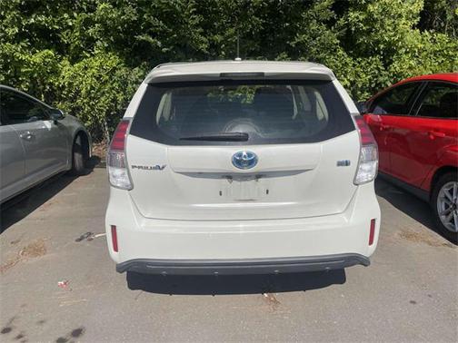 2016 Toyota Prius v Three