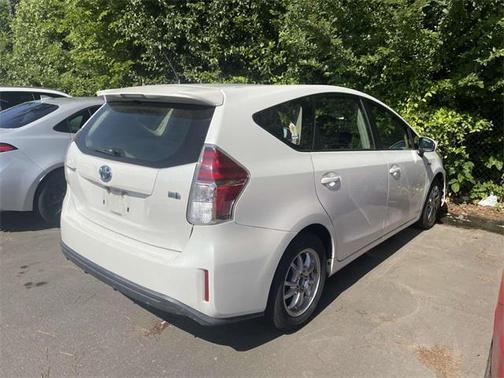 2016 Toyota Prius v Three