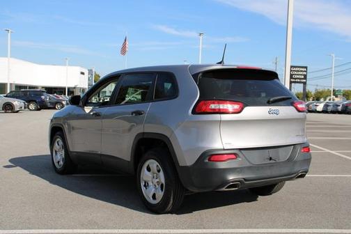 Photo 5 of 29 of 2017 Jeep Cherokee Sport