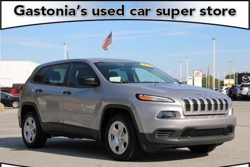 Photo 1 of 29 of 2017 Jeep Cherokee Sport