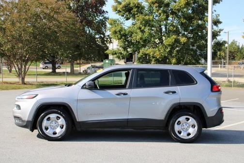 Photo 4 of 29 of 2017 Jeep Cherokee Sport